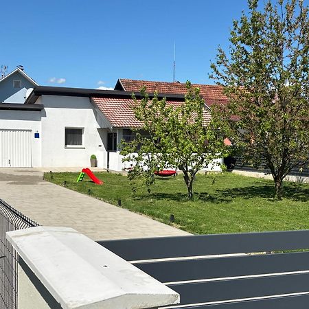 Ferienwohnung Kod Dide - Entry With Pin 0-24H Slavonski Brod Exterior foto
