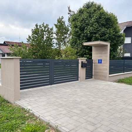 Ferienwohnung Kod Dide - Entry With Pin 0-24H Slavonski Brod Exterior foto